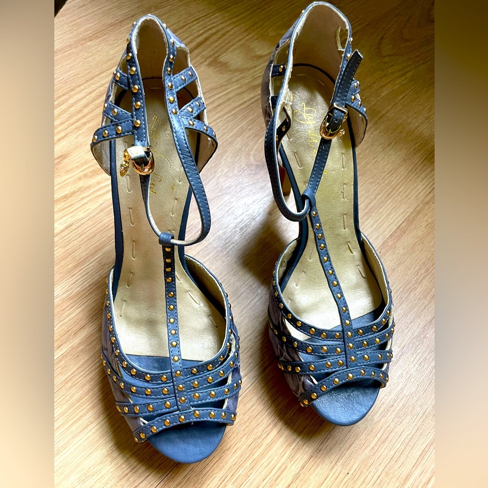 Beautiful leather 4” heels with 1/2” platform